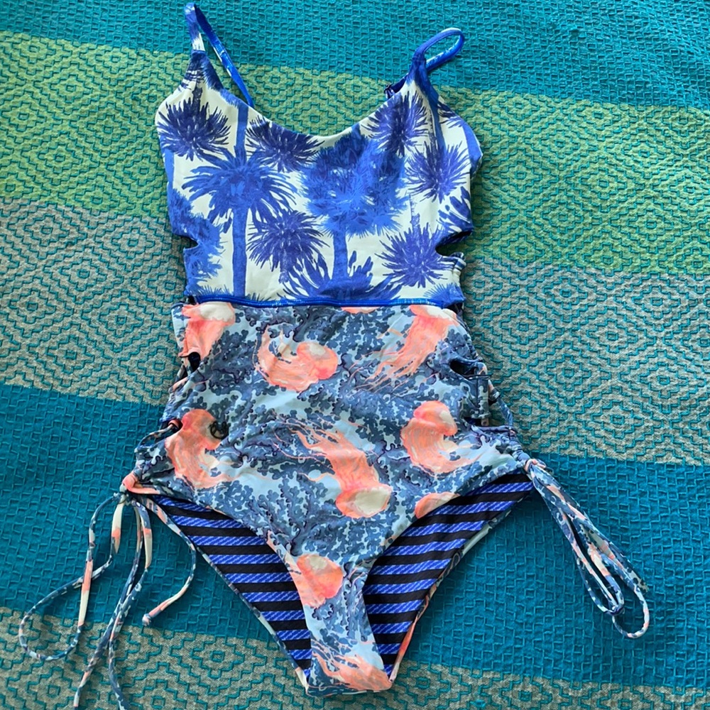NWT Maaji swimsuit. Gorgeous one piece with sexy sides.